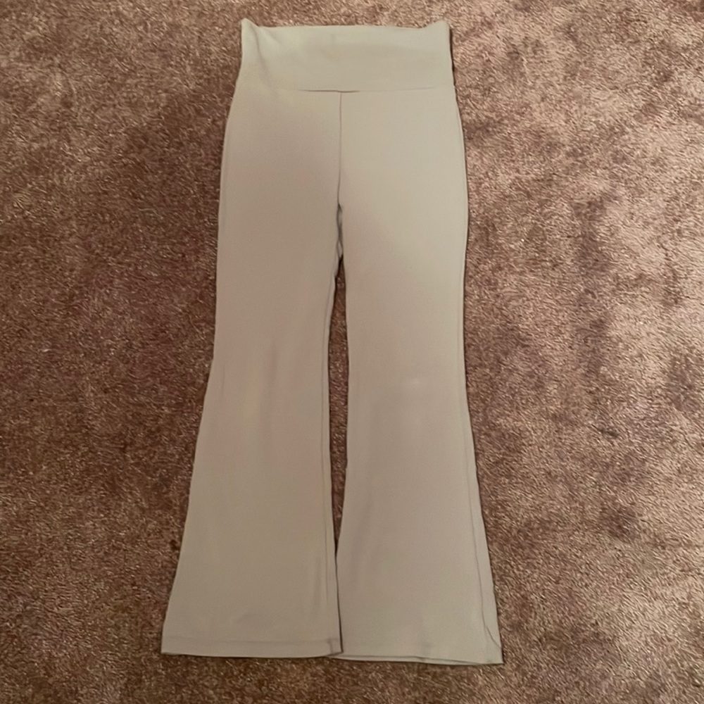 Crossover High Waisted Back Pocket Super Flare Leggings